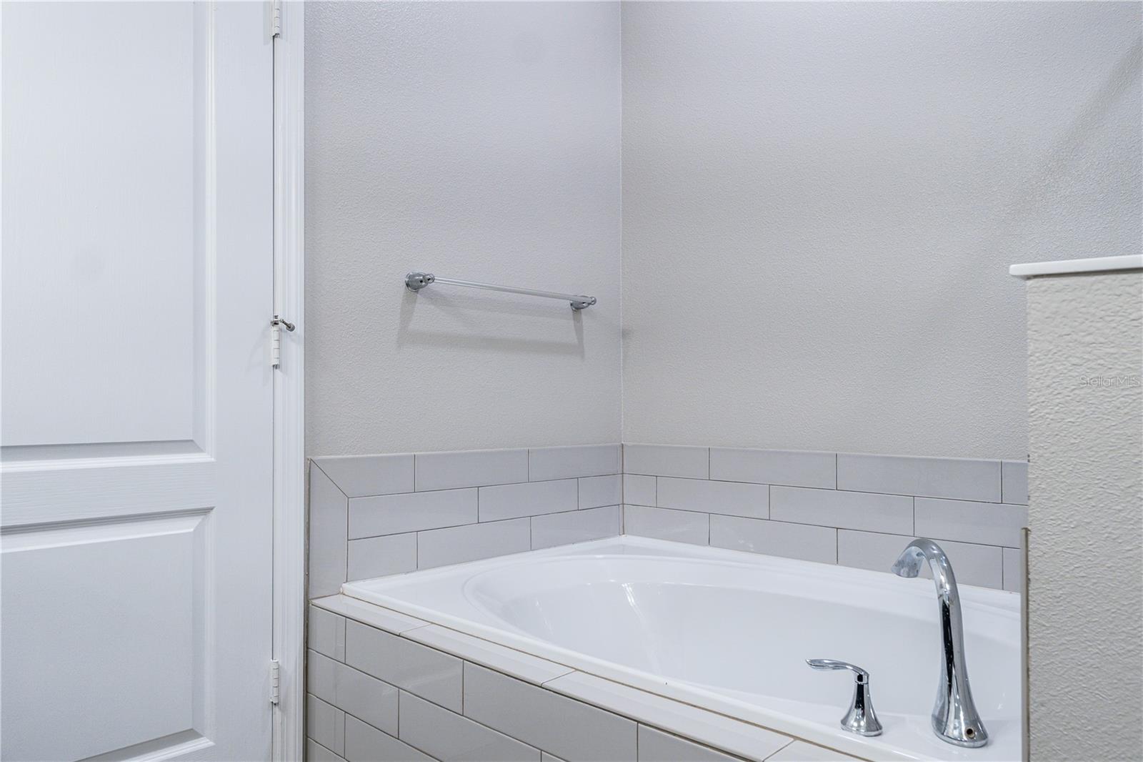 Image 29 of 40 For 11926 Sands Cove