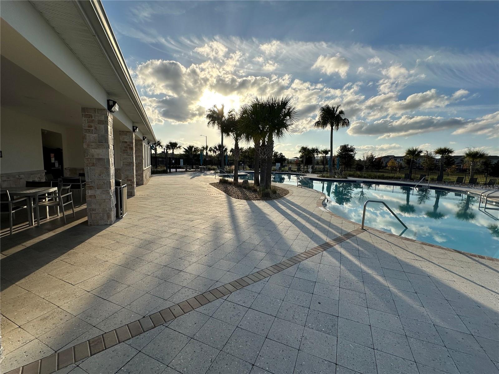 Image 6 of 8 For 10624 Words Drive