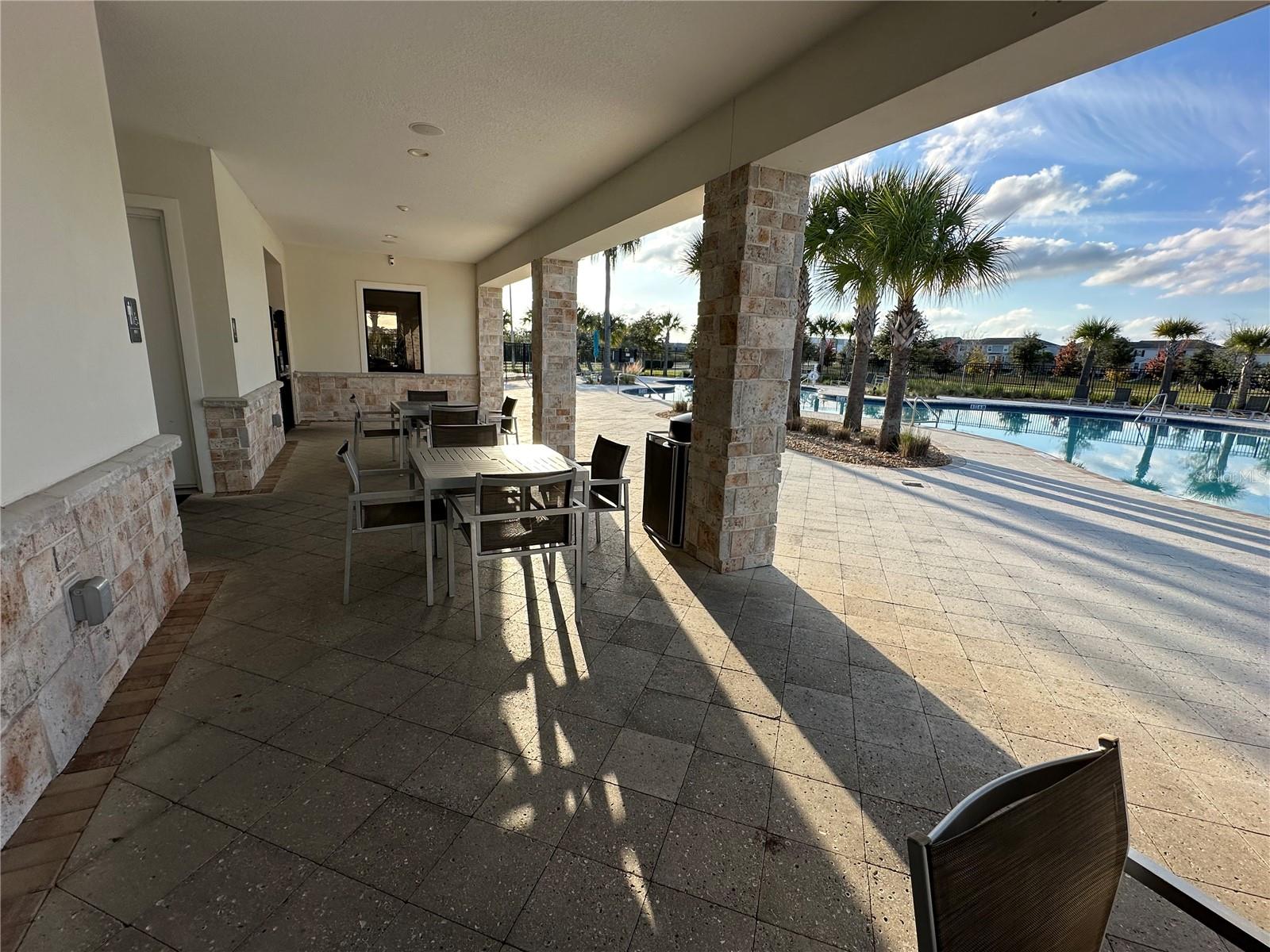 Image 7 of 8 For 10624 Words Drive