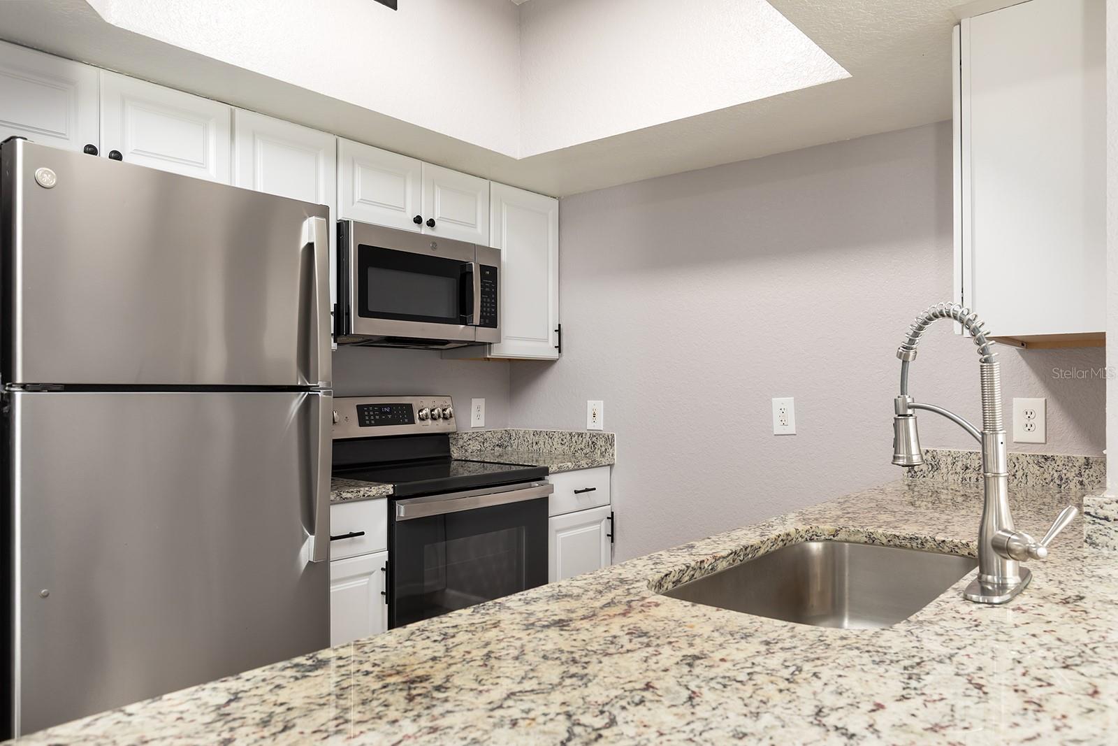 Image 3 of 21 For 13015 Plantation Park Circle 1027