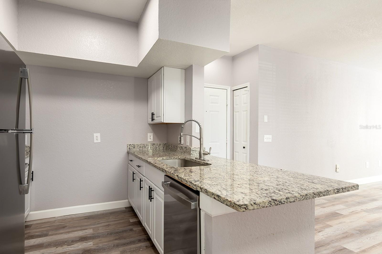 Image 4 of 21 For 13015 Plantation Park Circle 1027