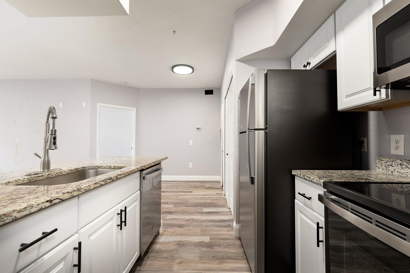 Image 5 of 21 For 13015 Plantation Park Circle 1027