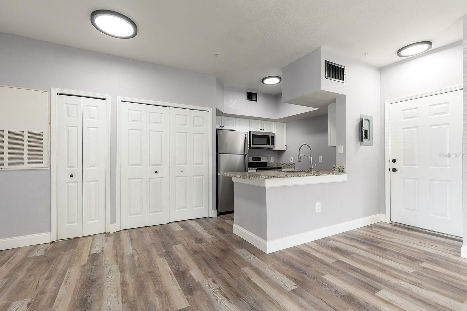 Image 6 of 21 For 13015 Plantation Park Circle 1027