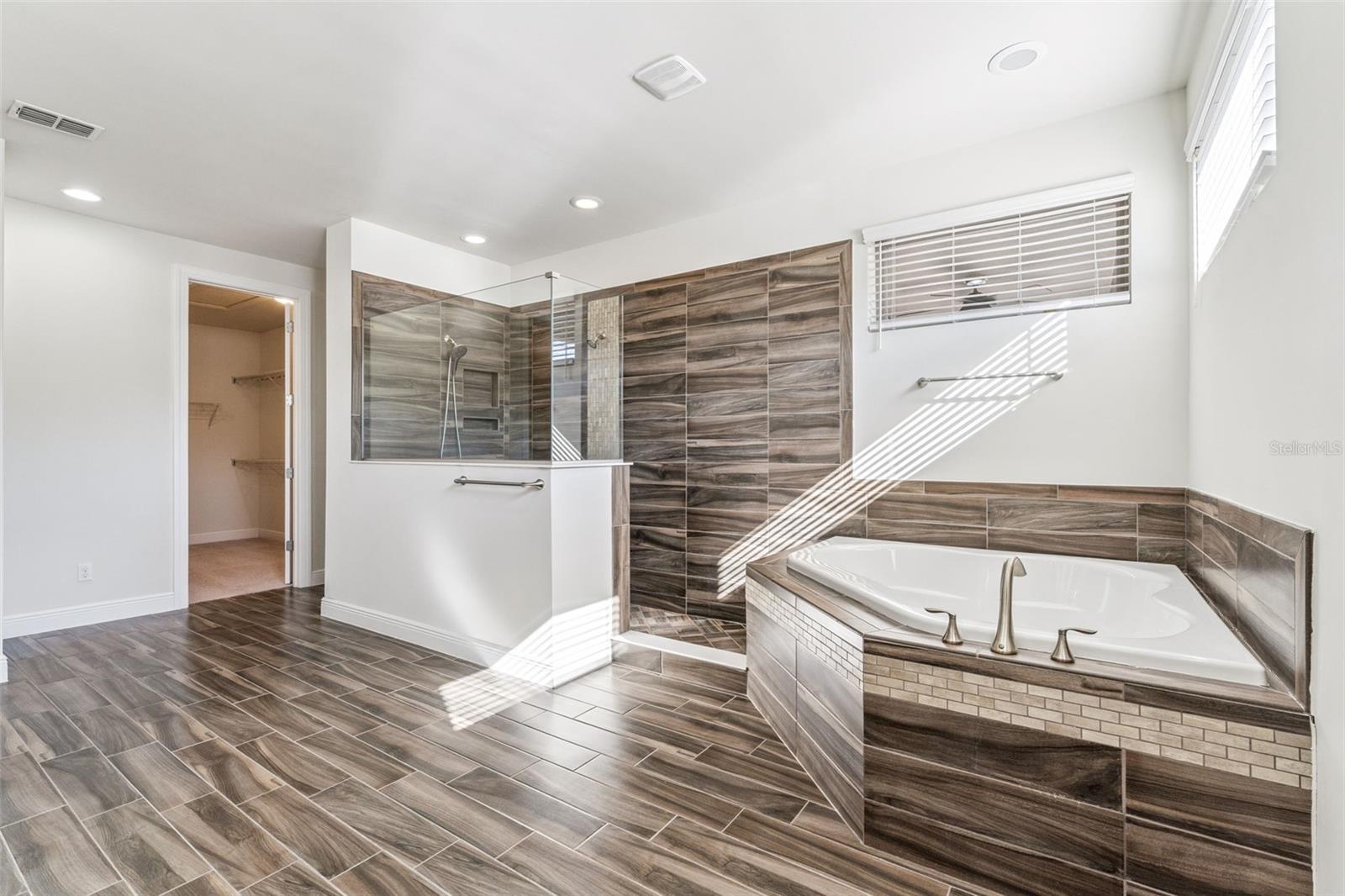 Image 21 of 49 For 10819 Savona Way