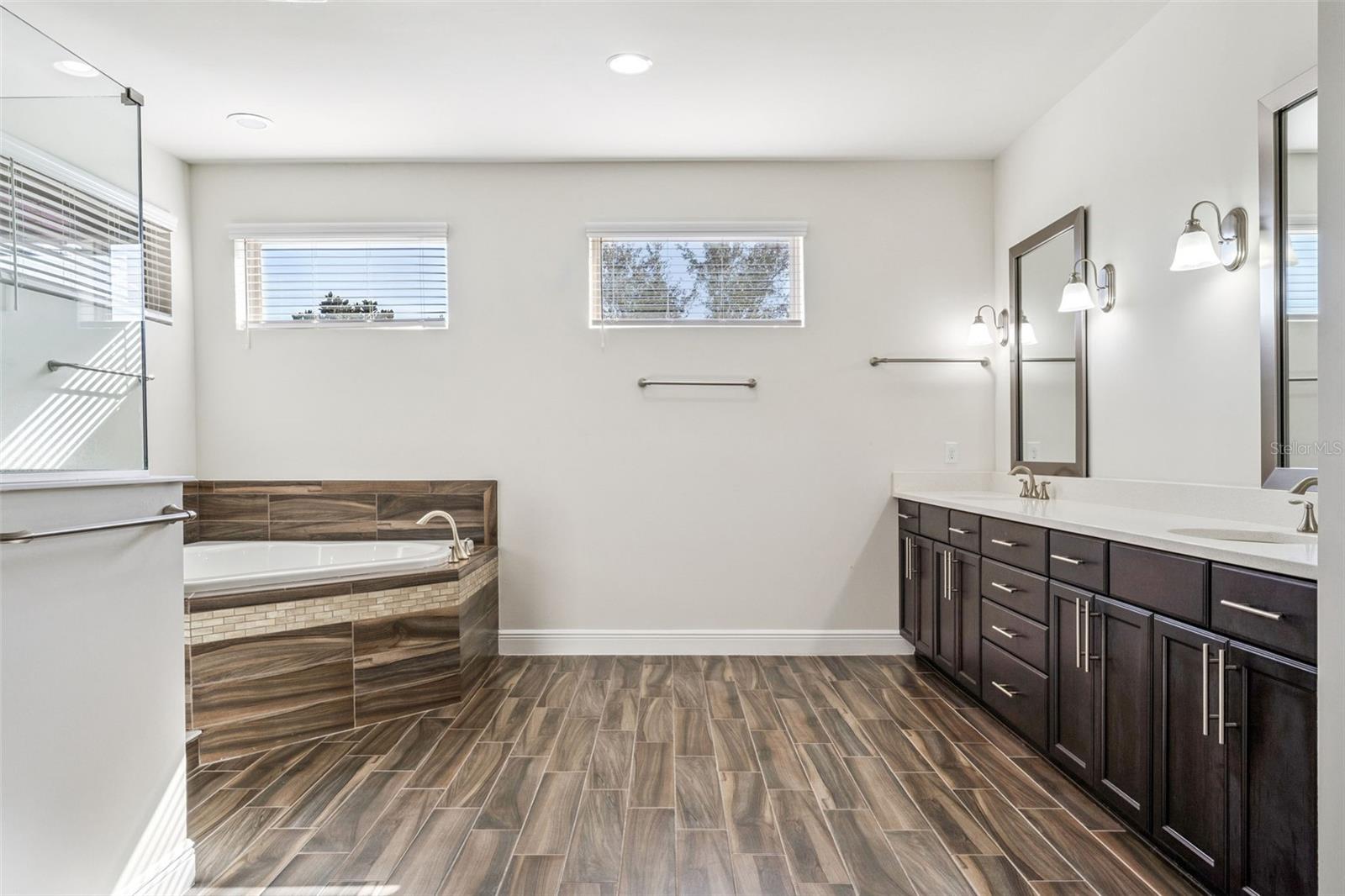 Image 22 of 49 For 10819 Savona Way