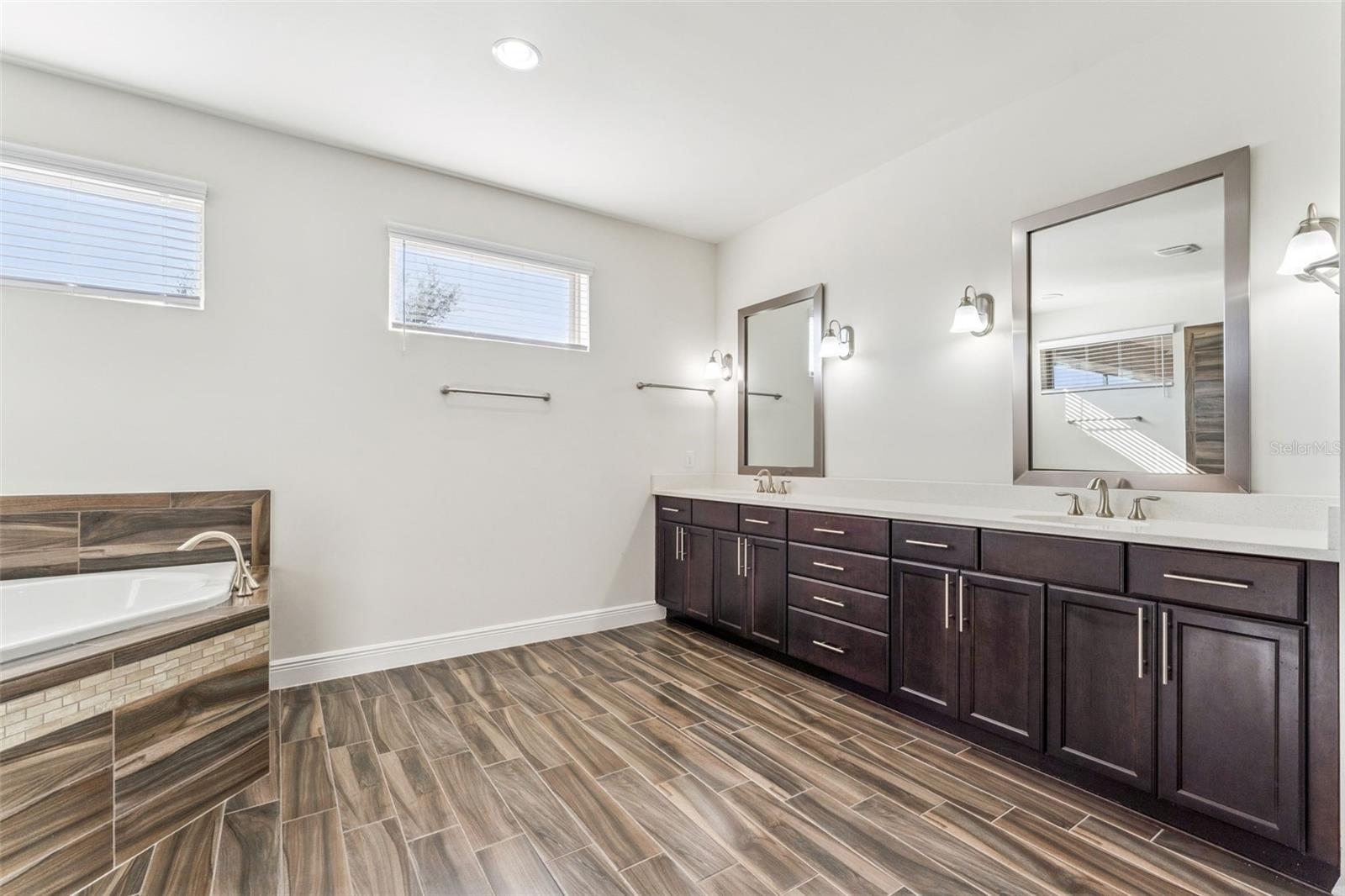 Image 23 of 49 For 10819 Savona Way