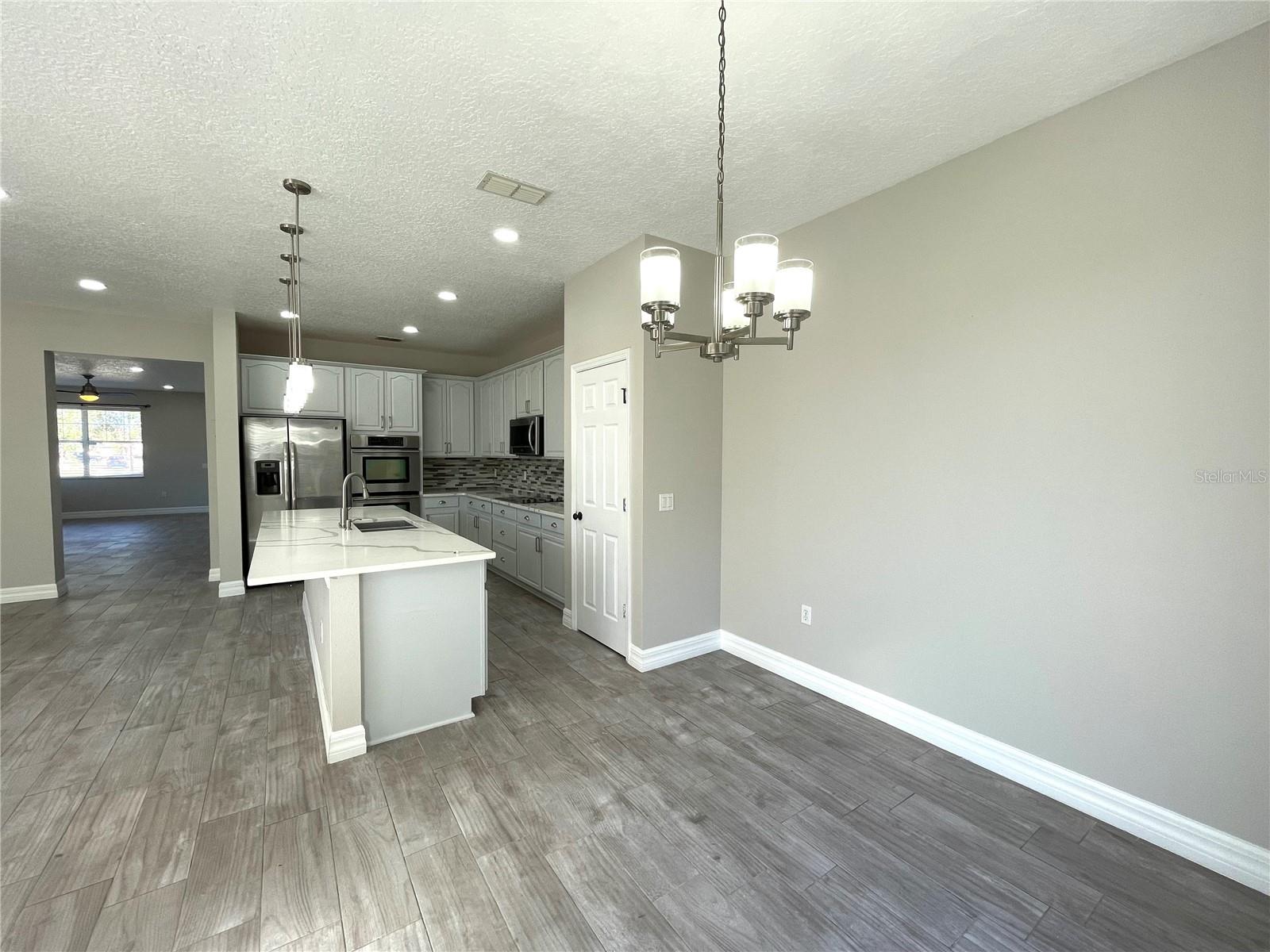 Image 12 of 33 For 4032 Meadowlark Drive