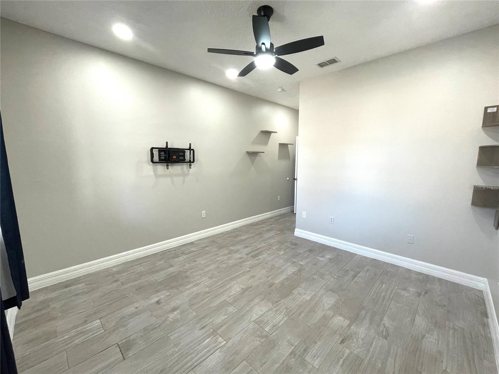 Image 14 of 33 For 4032 Meadowlark Drive