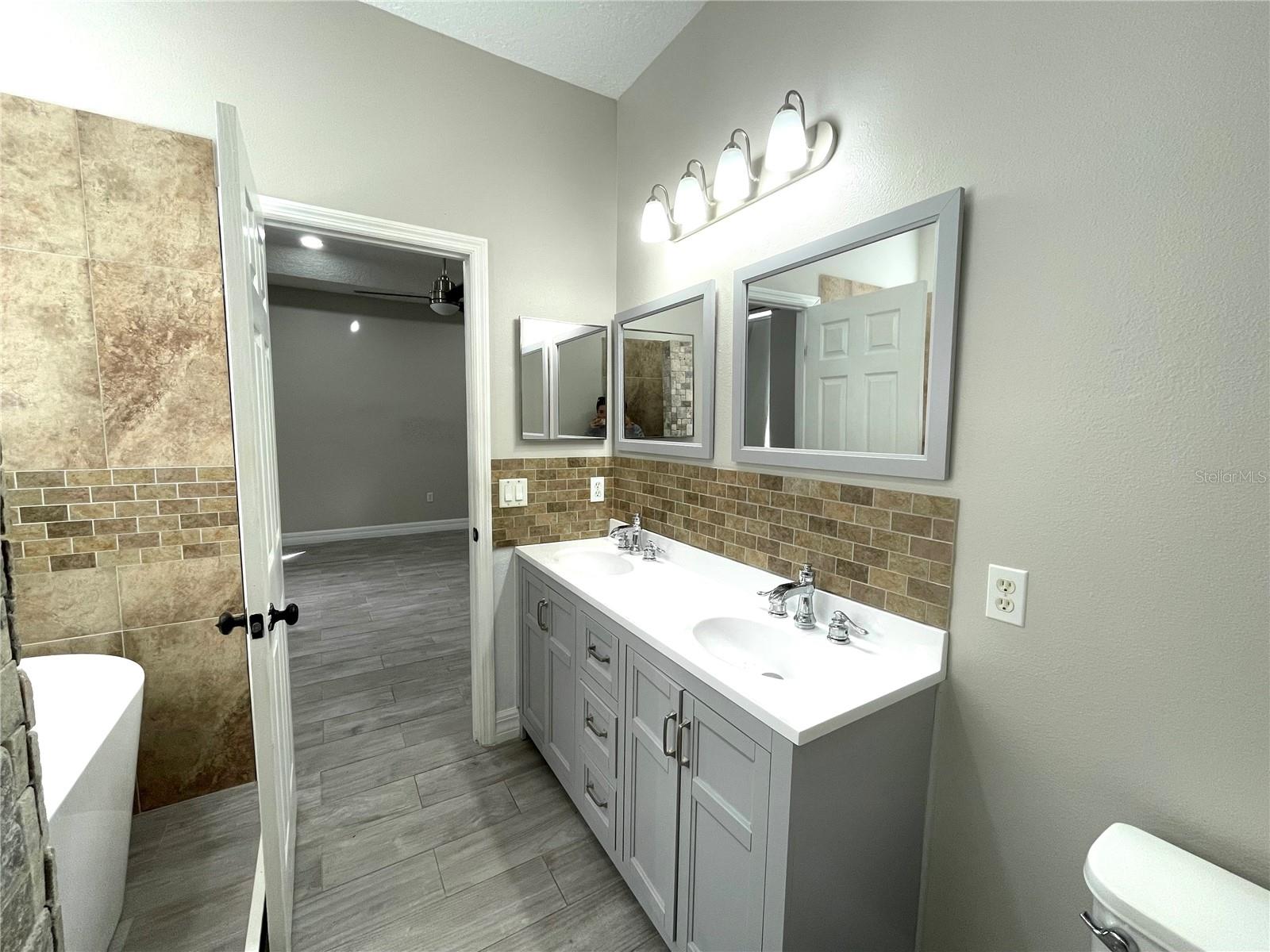 Image 23 of 33 For 4032 Meadowlark Drive