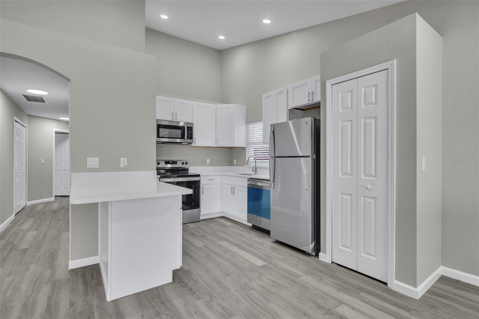 Image 12 of 17 For 782 Lincoln Parkway