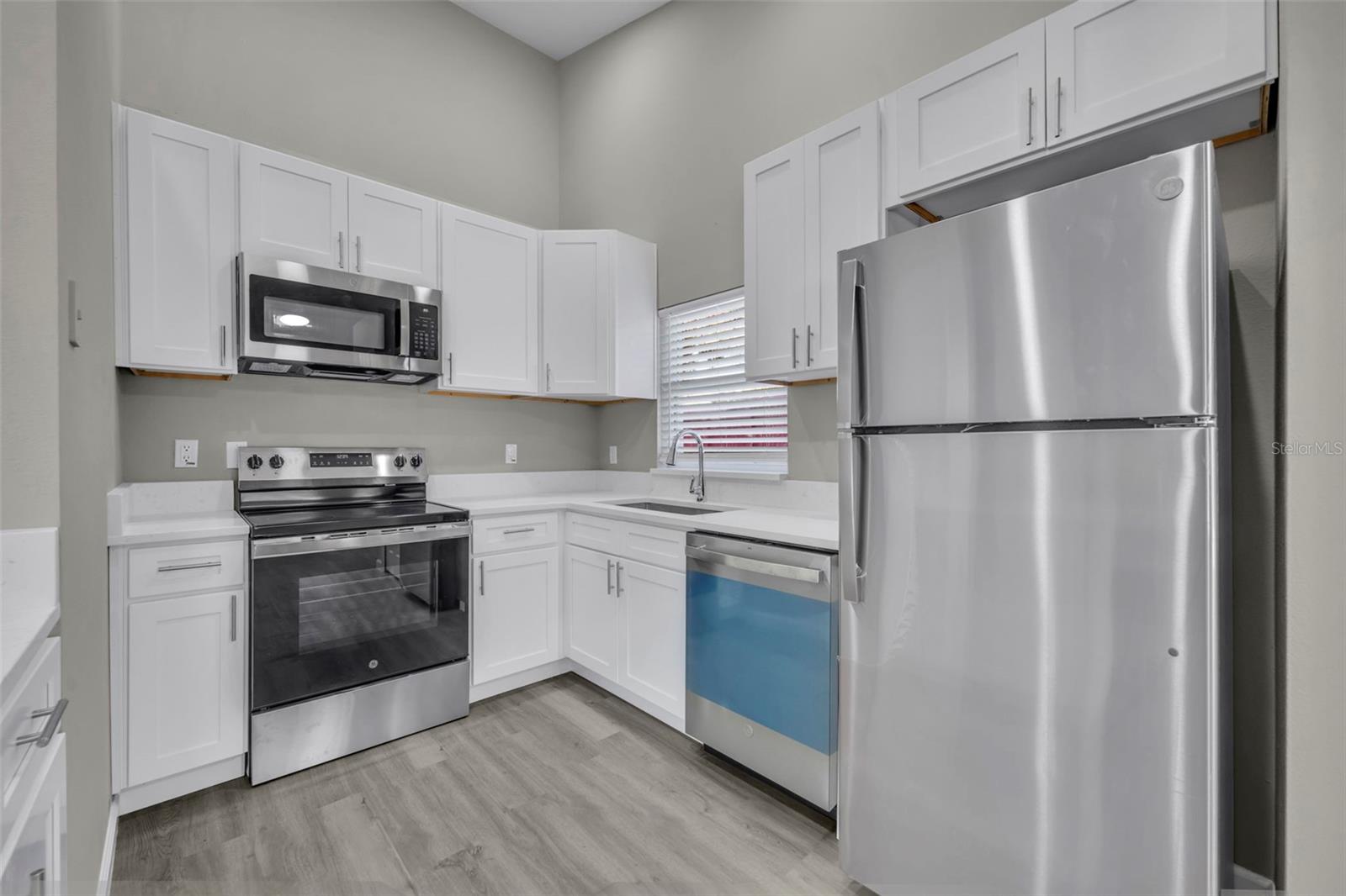 Image 14 of 17 For 782 Lincoln Parkway