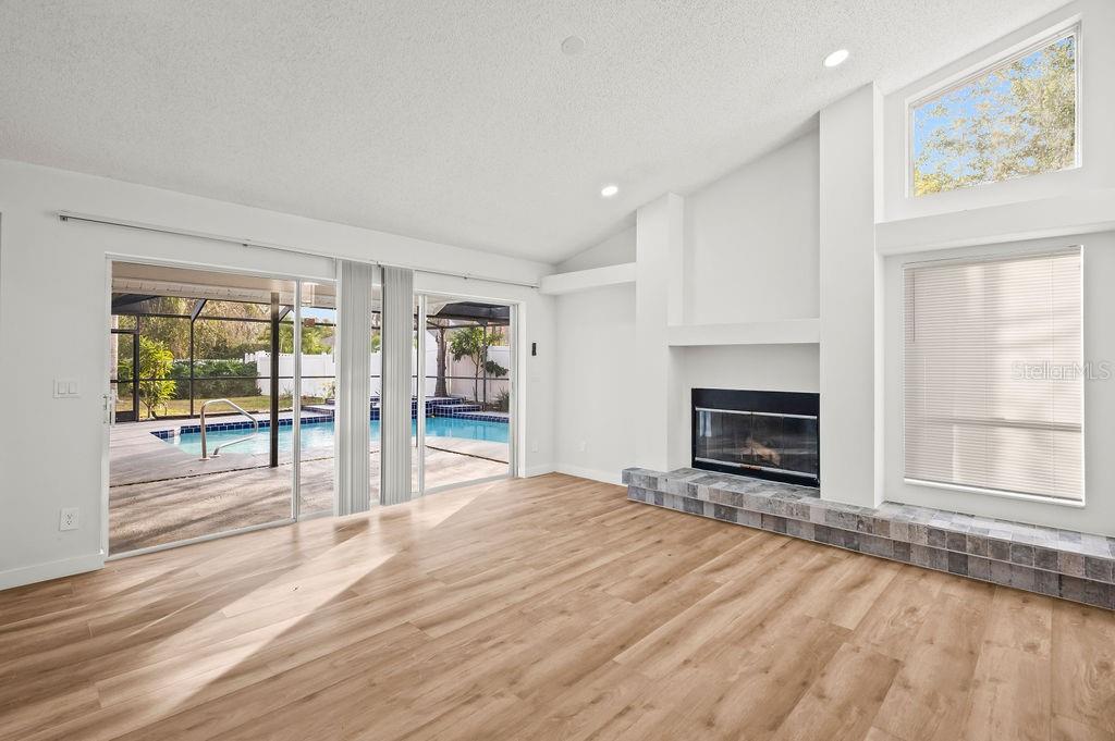 Listing photo id 9 for 3215 Pine Club Drive