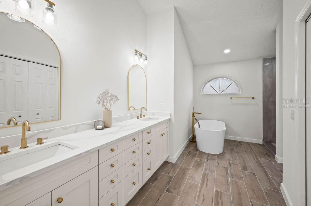 Listing photo id 19 for 3215 Pine Club Drive