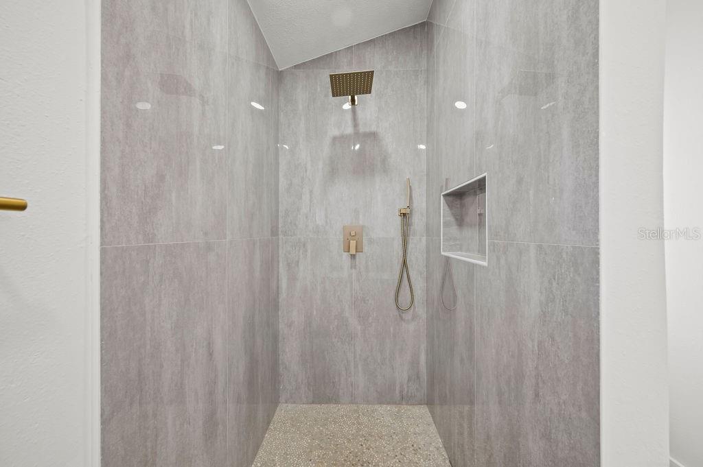 Listing photo id 22 for 3215 Pine Club Drive