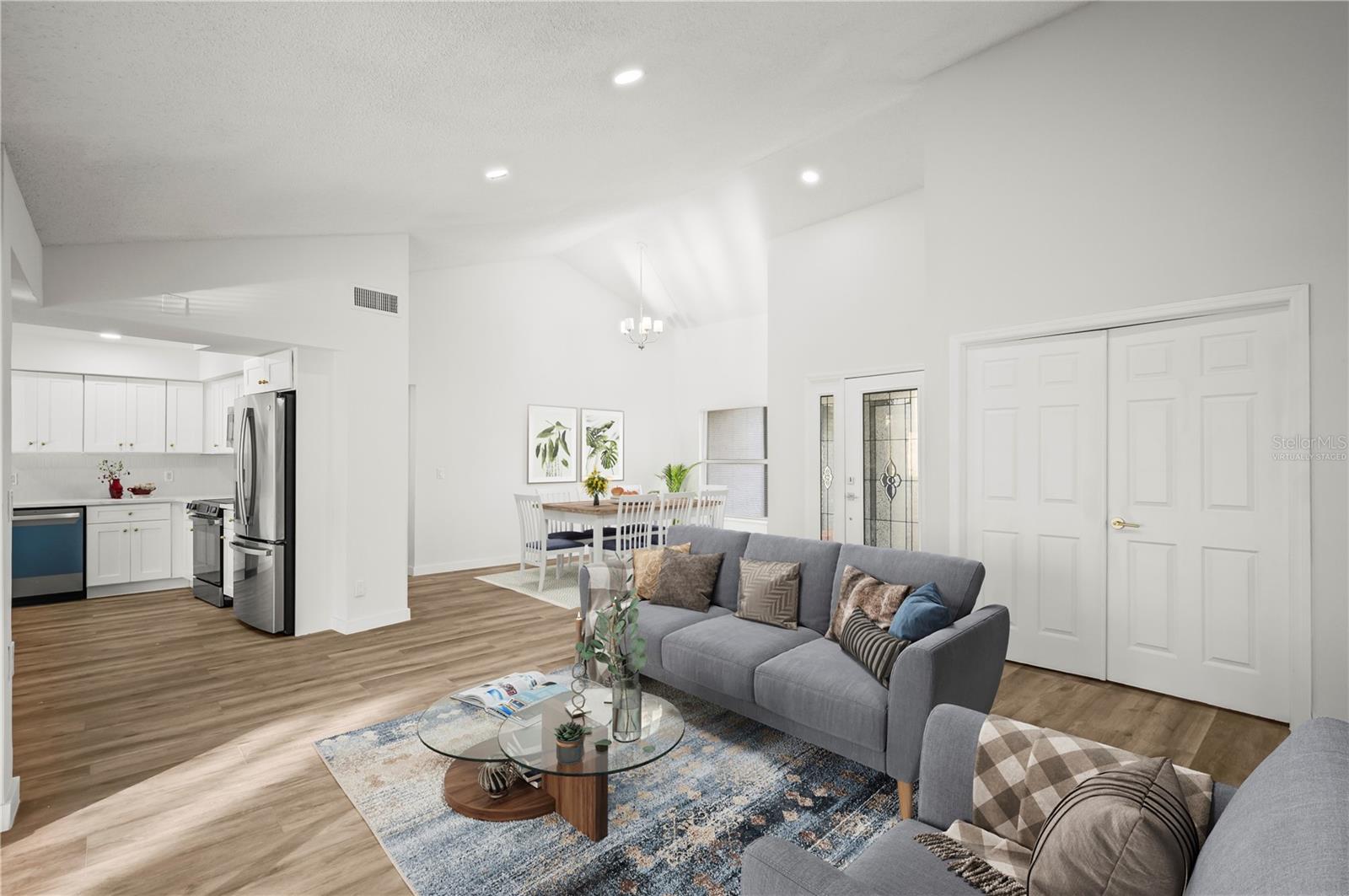 Listing photo id 2 for 3215 Pine Club Drive