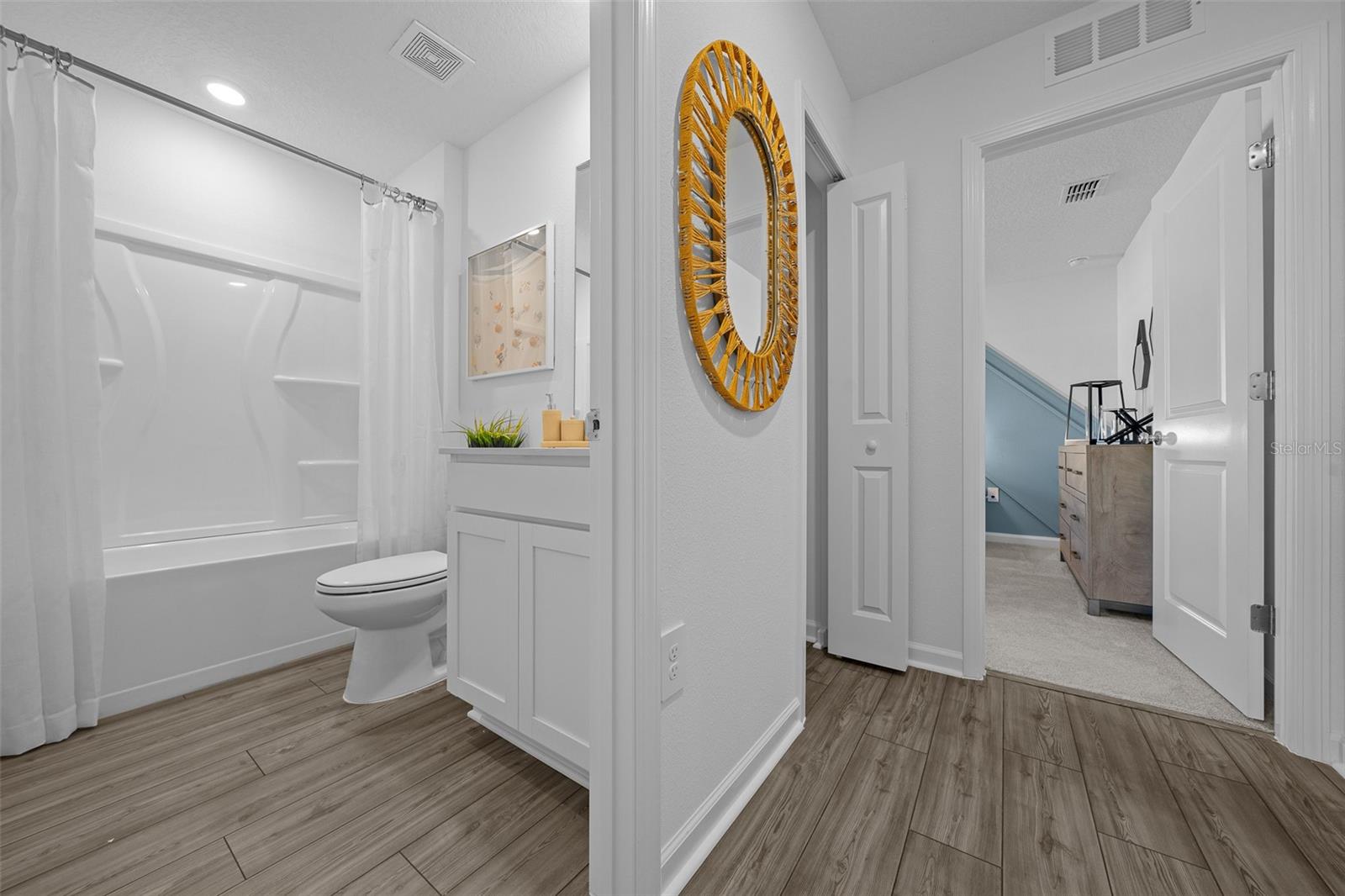 Image 22 of 31 For 4585 81st Loop