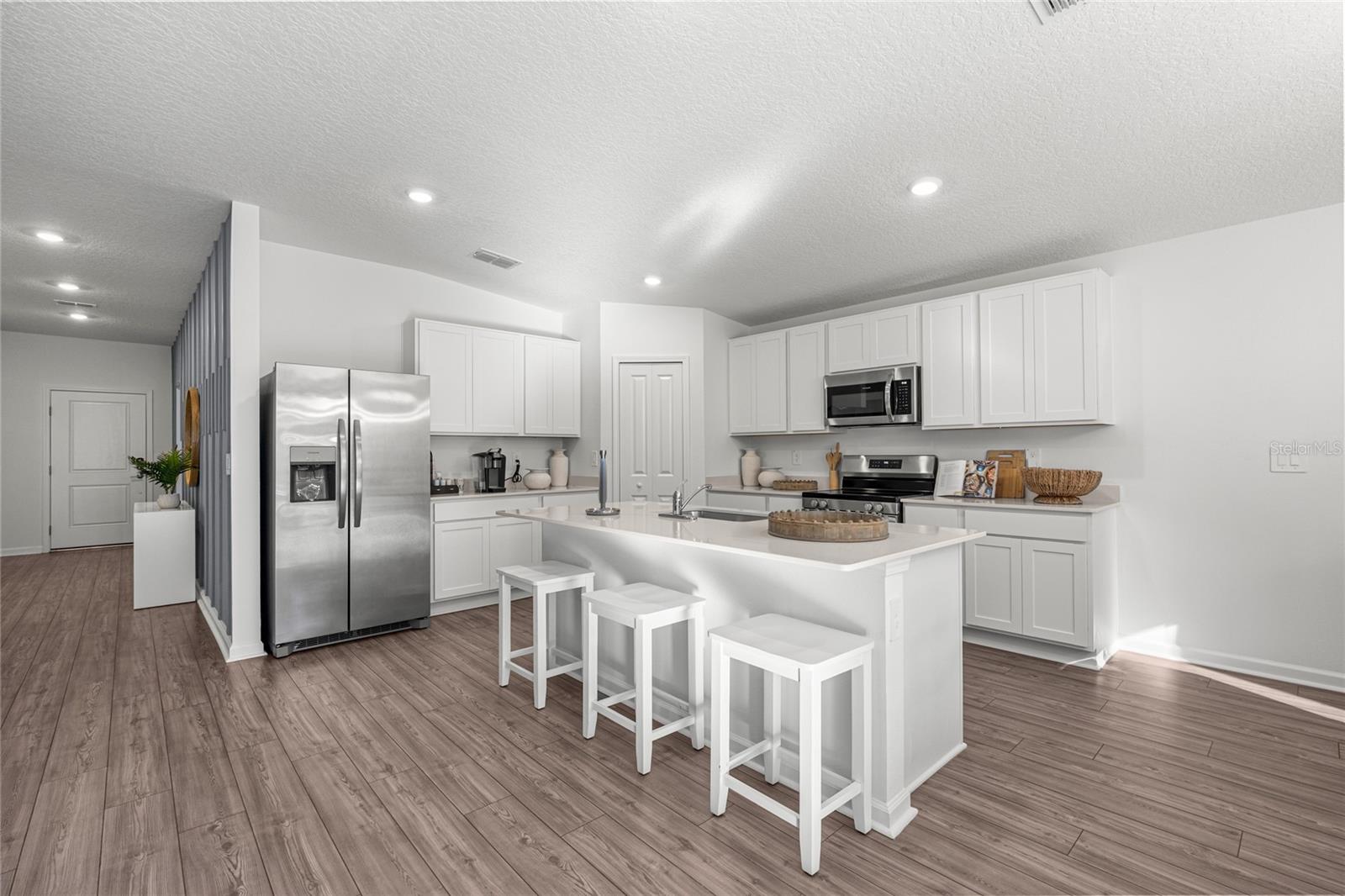 Image 23 of 31 For 4585 81st Loop