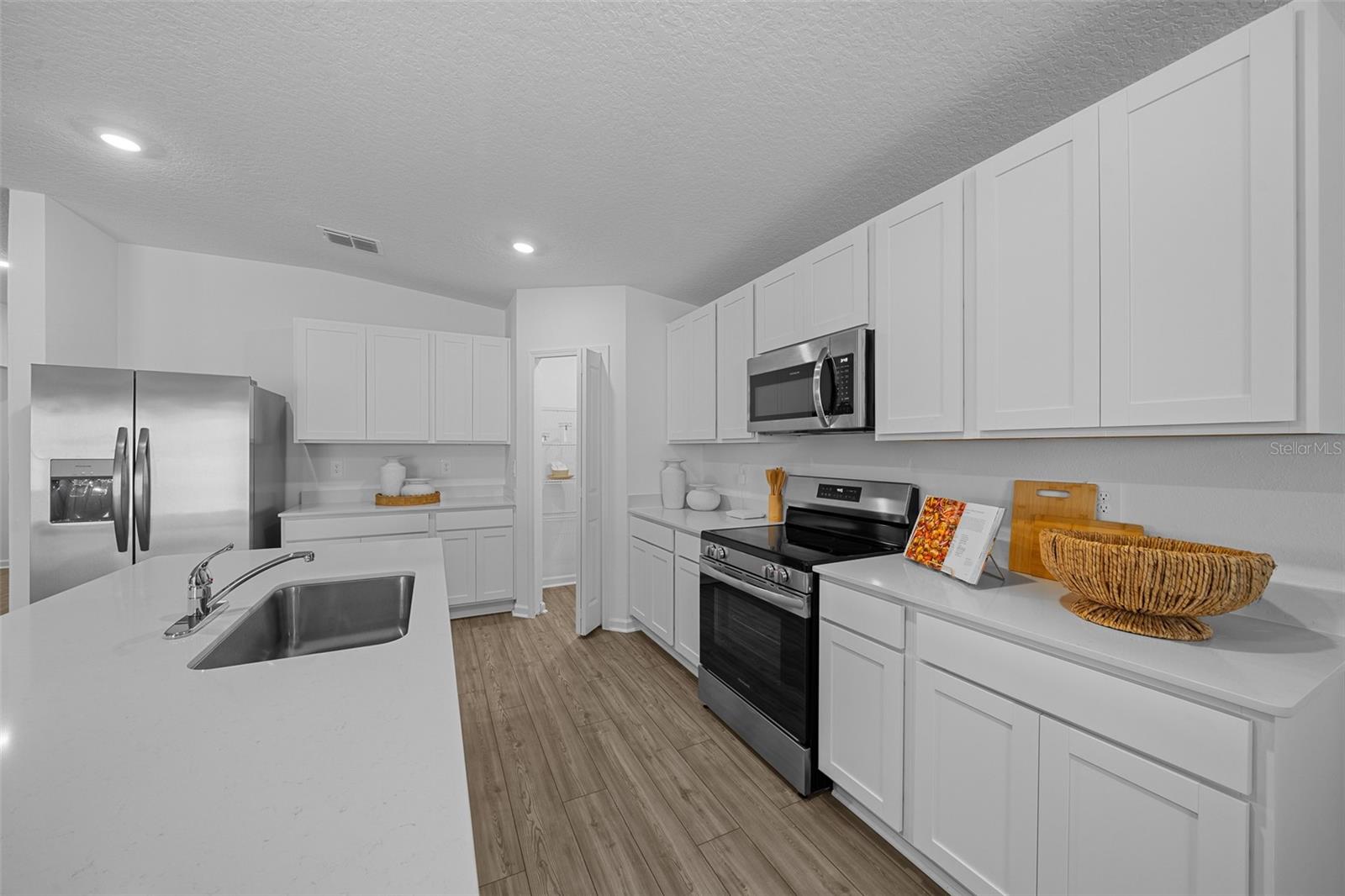 Image 25 of 31 For 4585 81st Loop