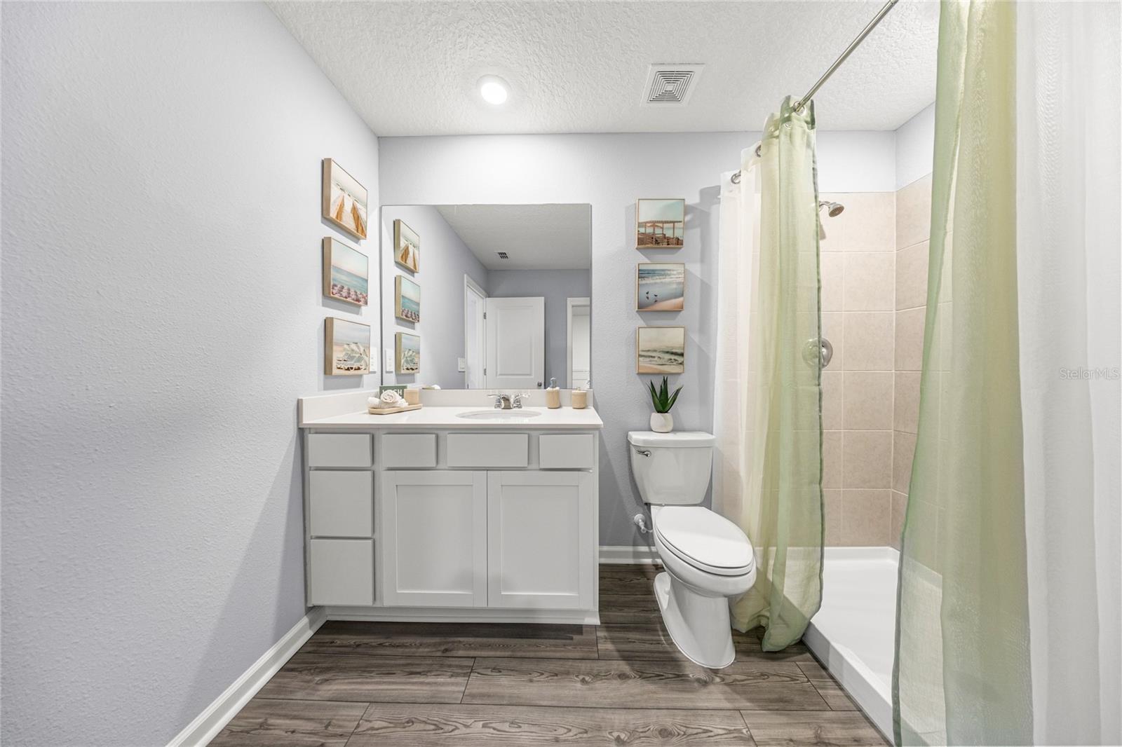 Image 5 of 31 For 4585 81st Loop