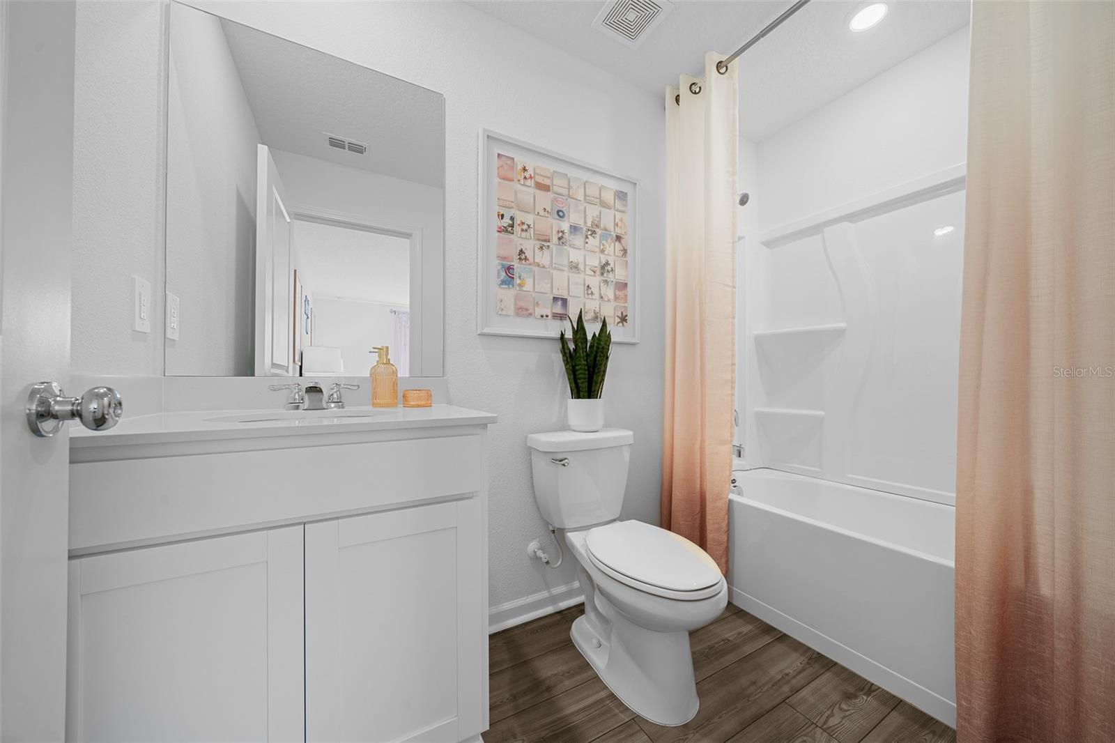 Image 6 of 31 For 4585 81st Loop