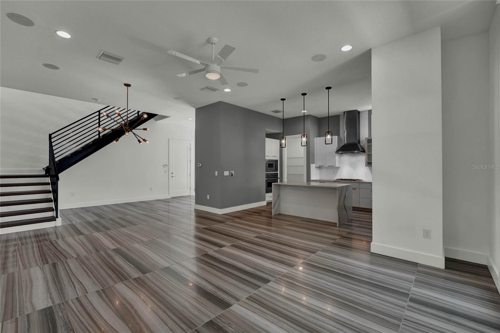 Image 10 of 29 For 1802 Mondrian Circle