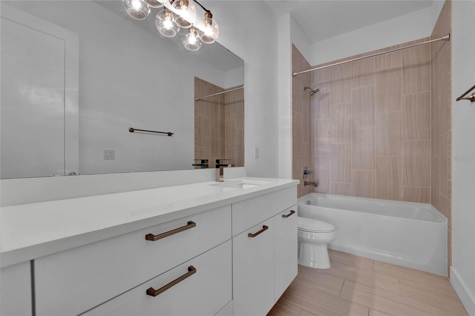 Image 19 of 29 For 1802 Mondrian Circle