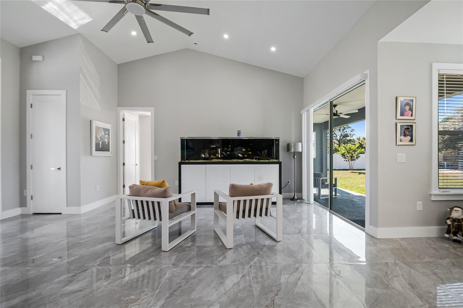 Image 10 of 52 For 2502 Lake Front Drive