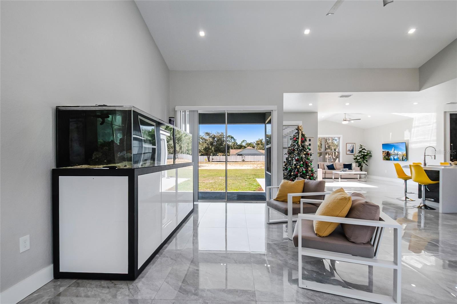 Image 12 of 52 For 2502 Lake Front Drive