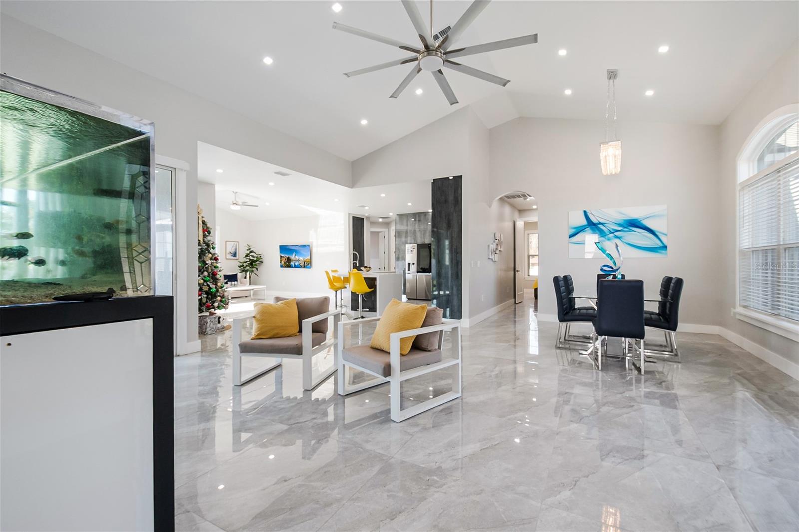 Image 13 of 52 For 2502 Lake Front Drive