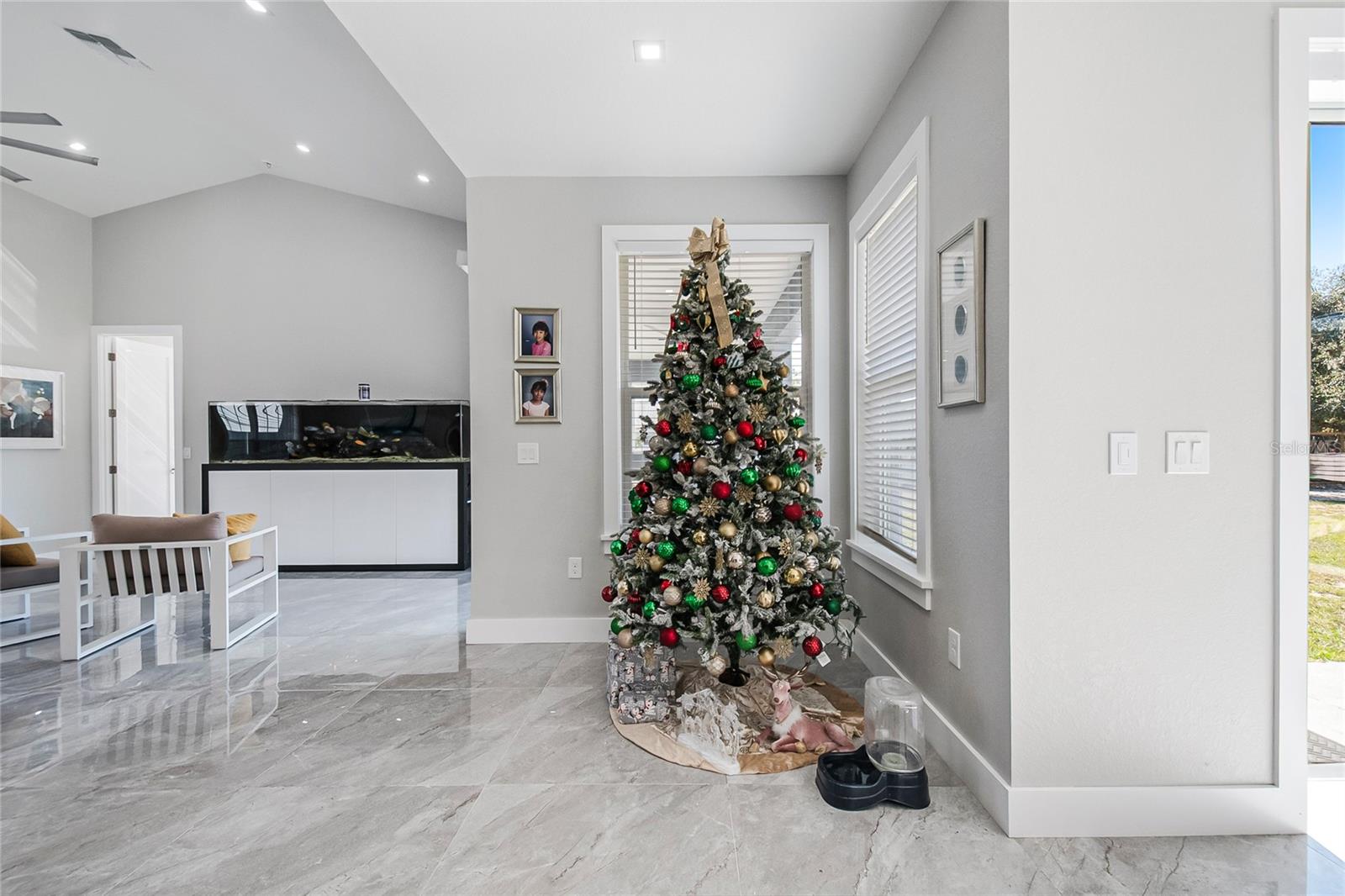 Image 15 of 52 For 2502 Lake Front Drive