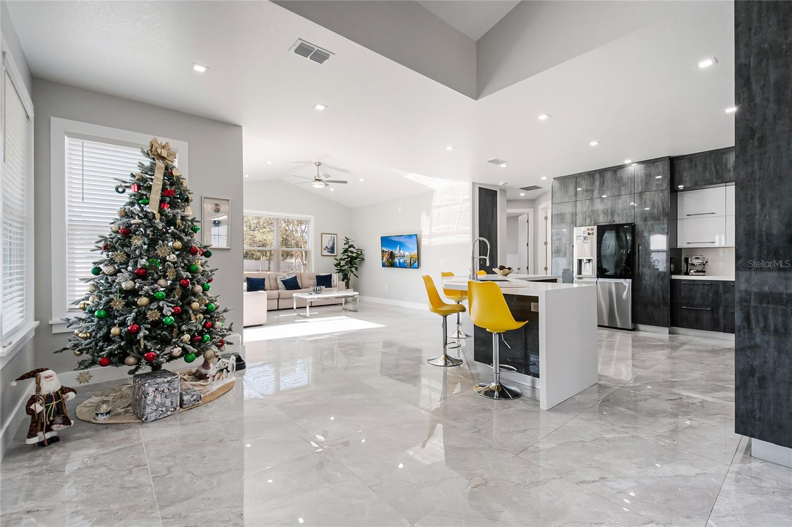 Image 16 of 52 For 2502 Lake Front Drive