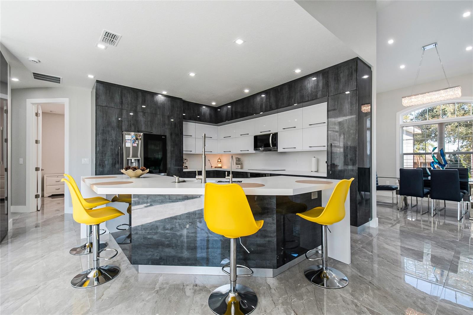 Image 17 of 52 For 2502 Lake Front Drive