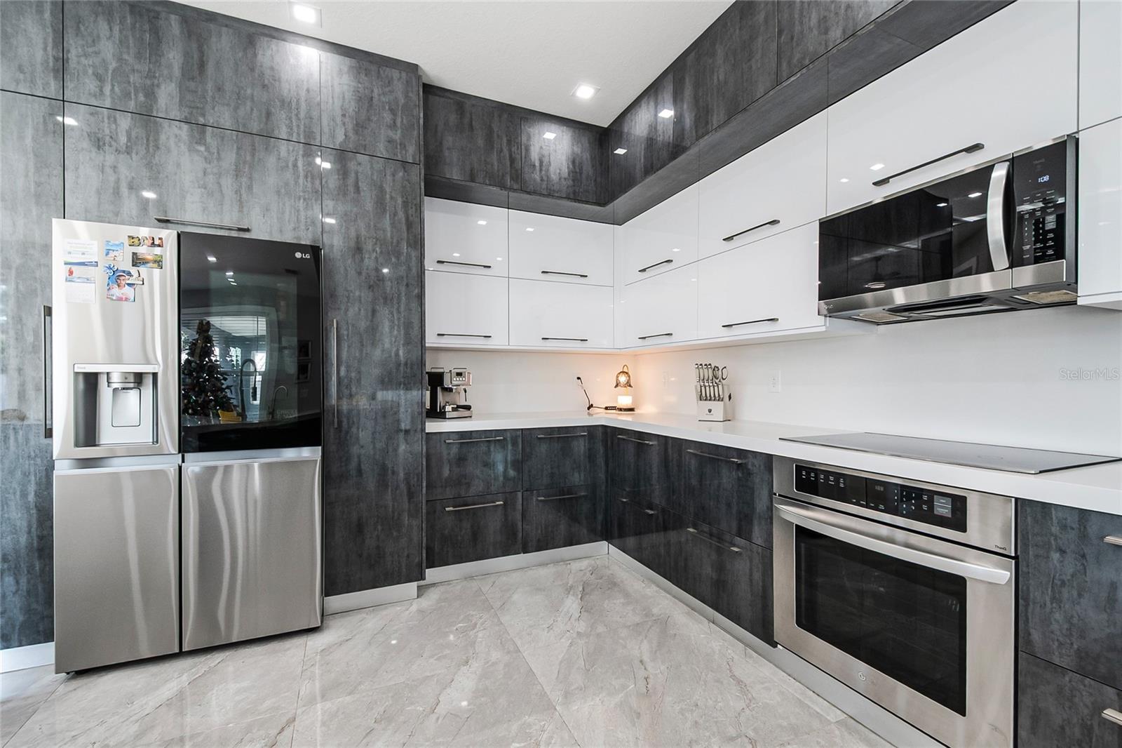 Image 19 of 52 For 2502 Lake Front Drive