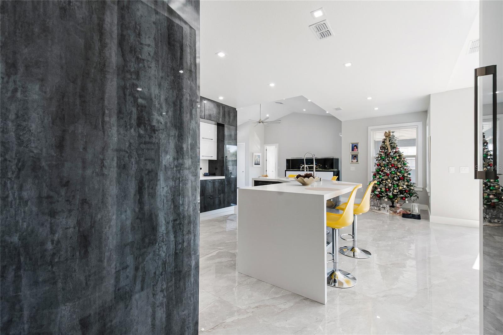 Image 22 of 52 For 2502 Lake Front Drive