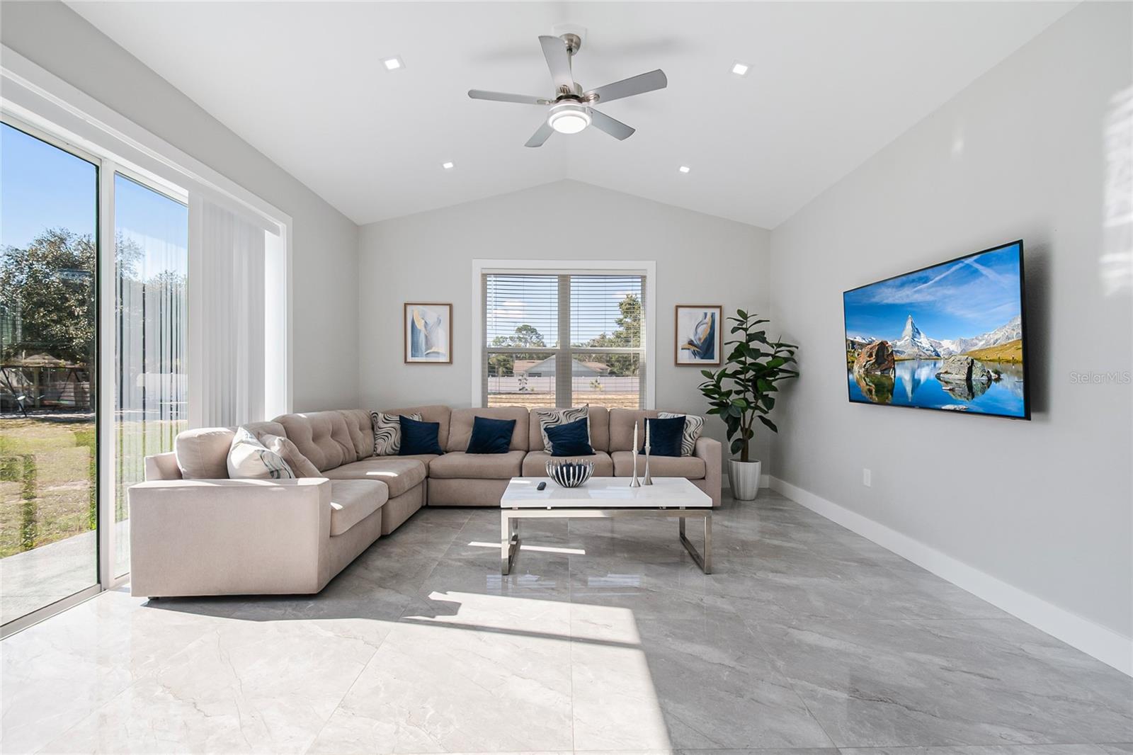 Image 25 of 52 For 2502 Lake Front Drive