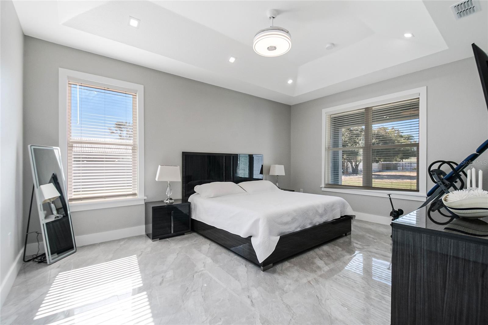 Image 26 of 52 For 2502 Lake Front Drive