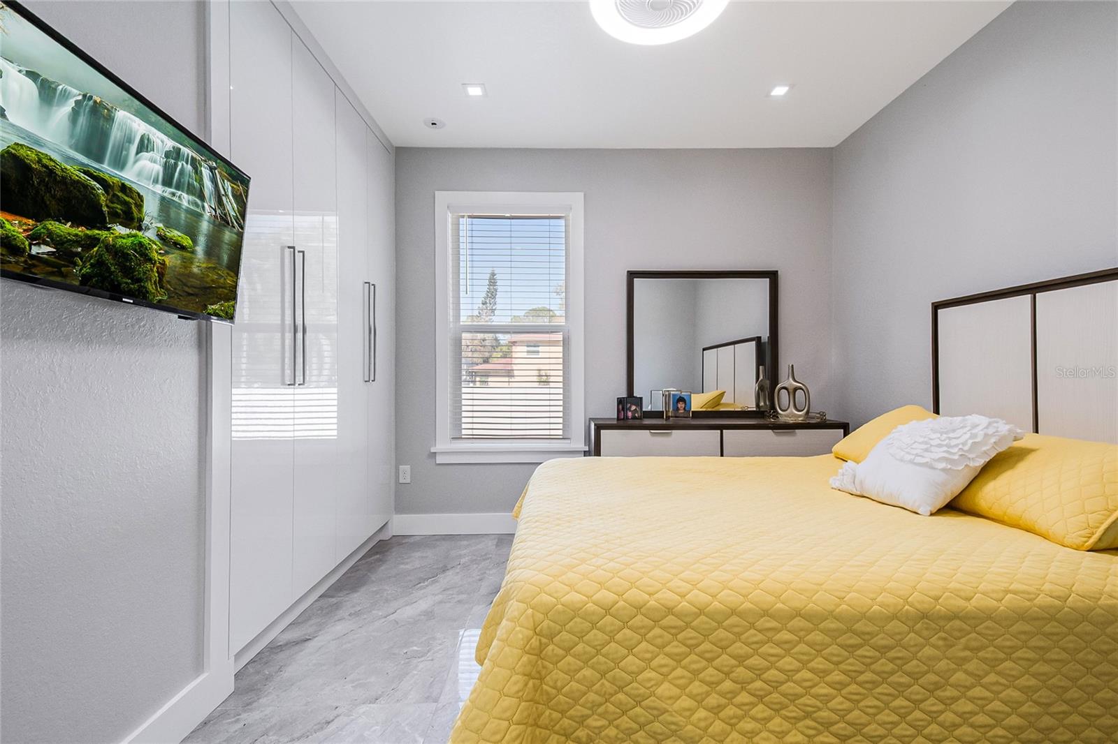 Image 33 of 52 For 2502 Lake Front Drive