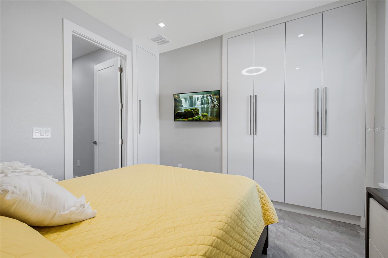 Image 34 of 52 For 2502 Lake Front Drive