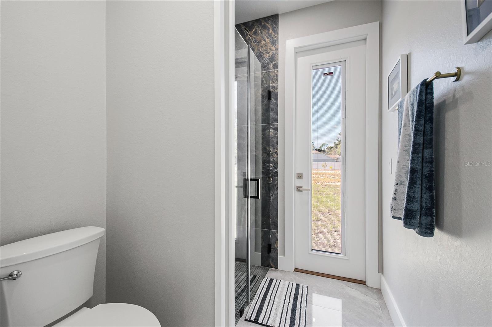 Image 36 of 52 For 2502 Lake Front Drive