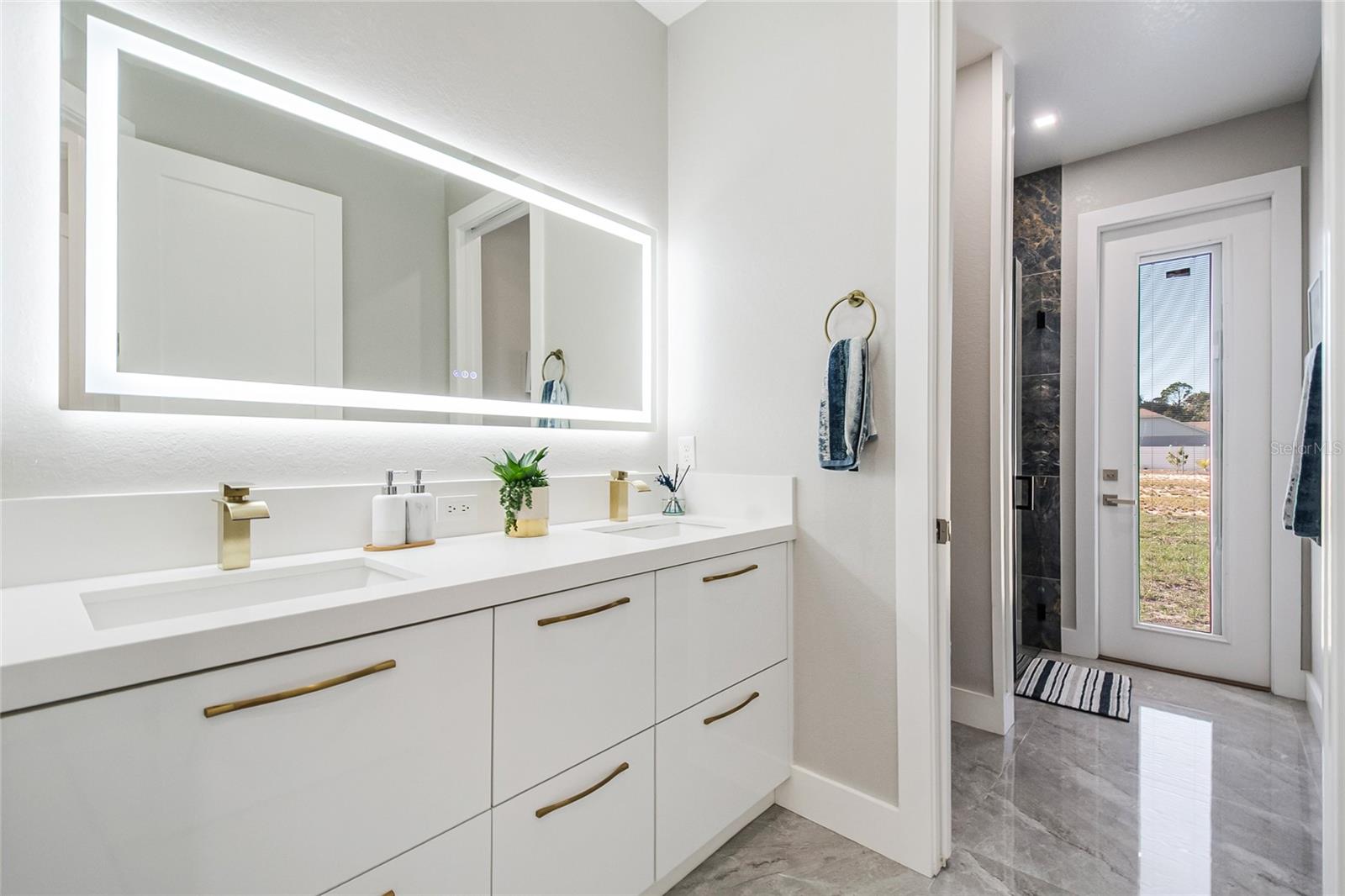 Image 37 of 52 For 2502 Lake Front Drive