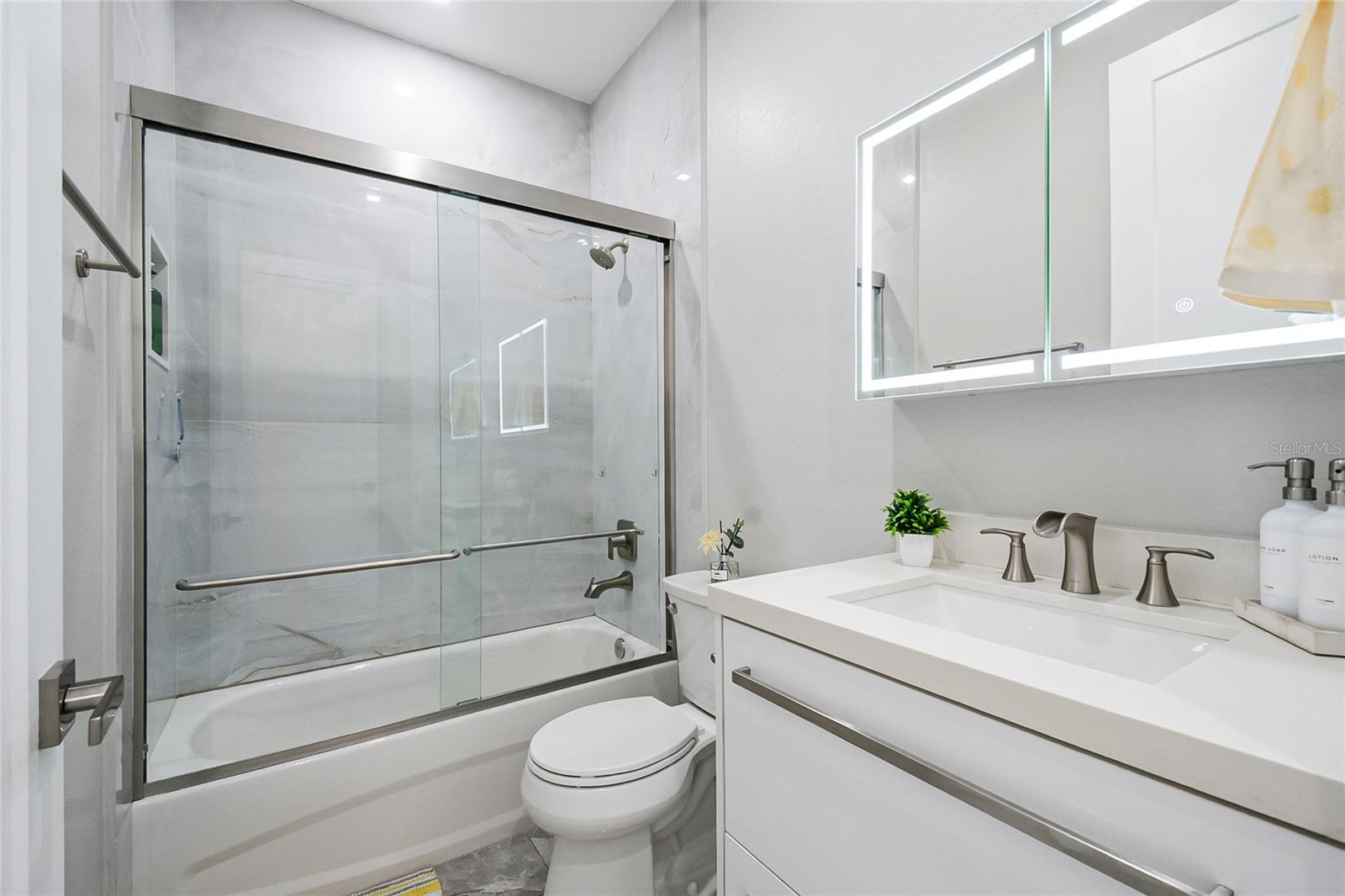 Image 38 of 52 For 2502 Lake Front Drive