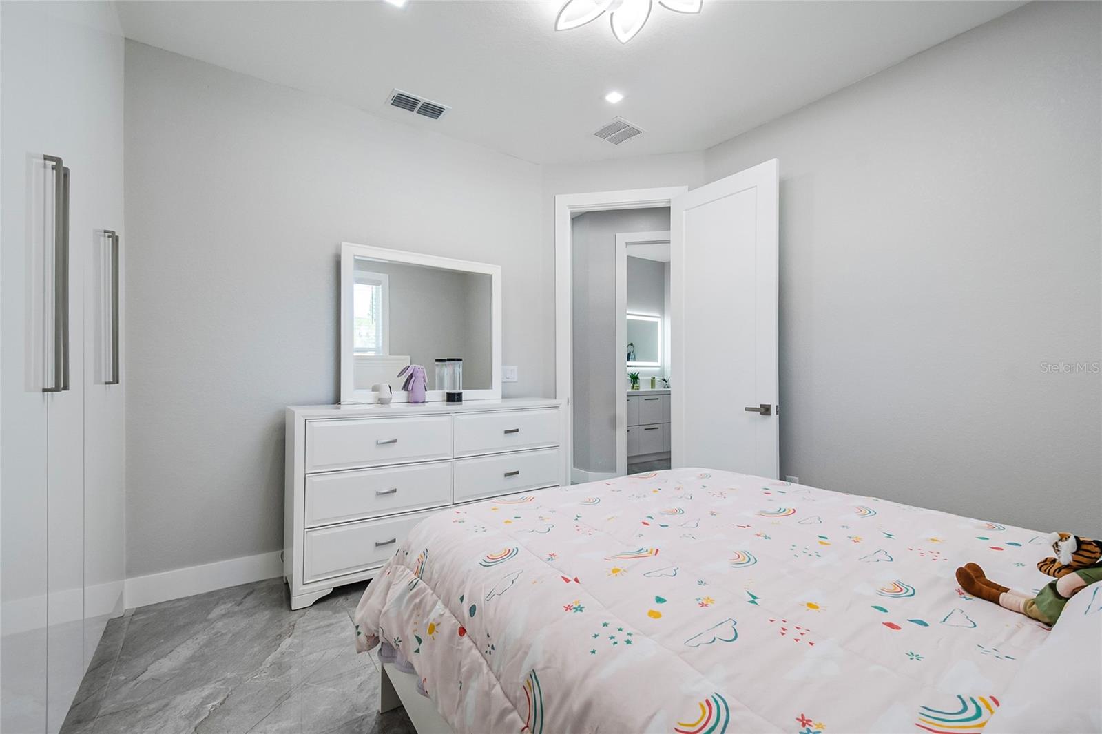 Image 39 of 52 For 2502 Lake Front Drive