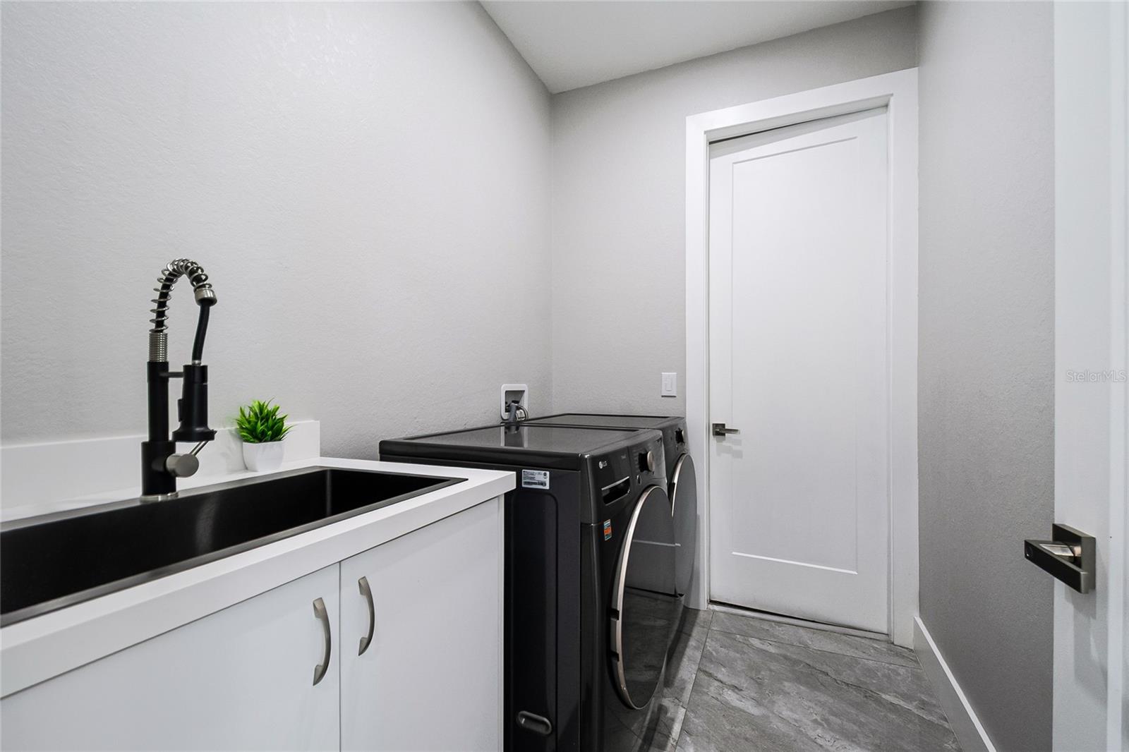 Image 42 of 52 For 2502 Lake Front Drive