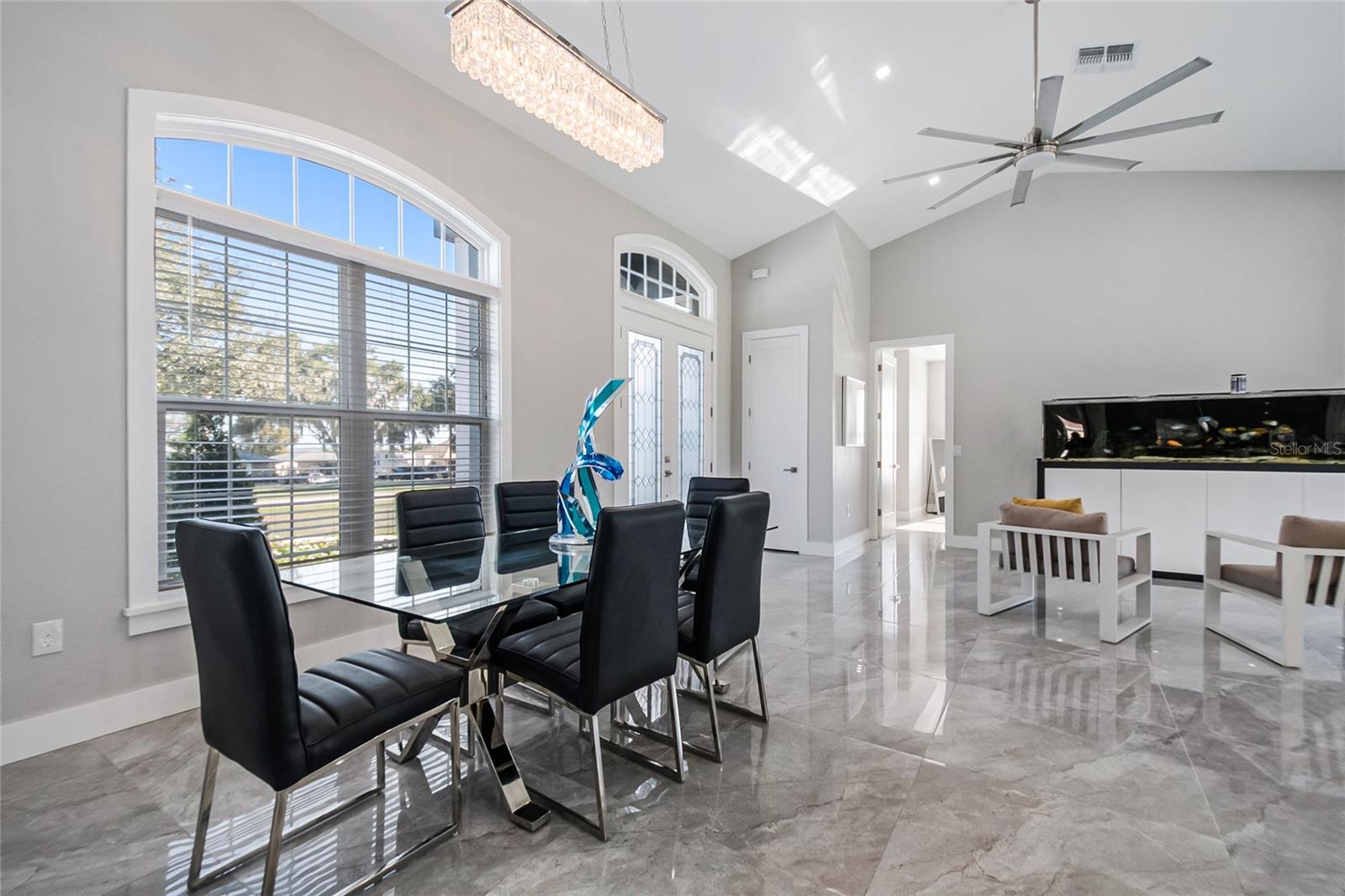 Image 8 of 52 For 2502 Lake Front Drive