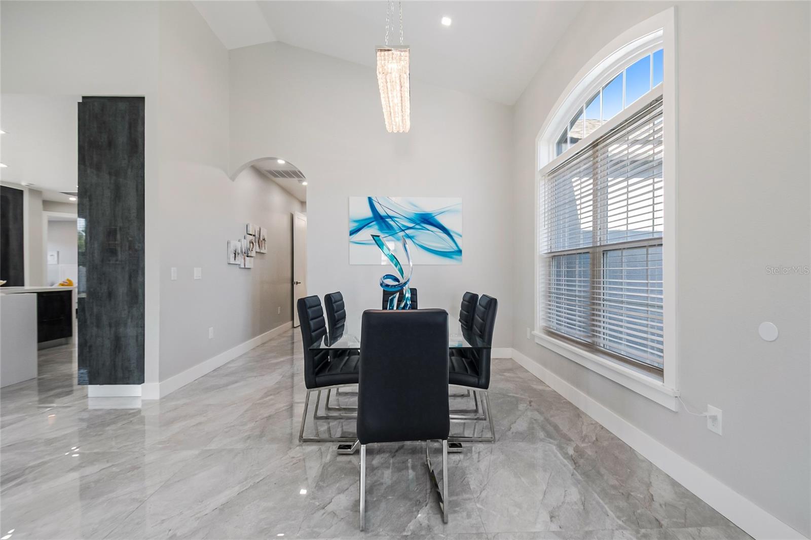 Image 9 of 52 For 2502 Lake Front Drive