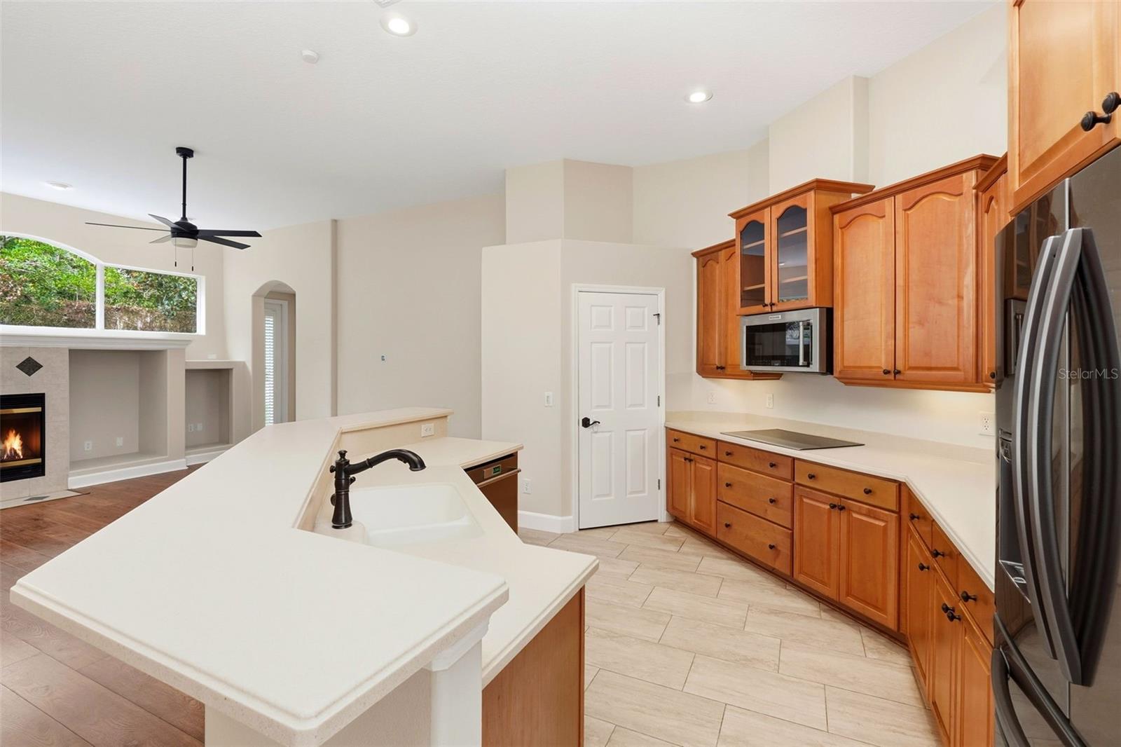 Image 16 of 39 For 270 Lakay Place