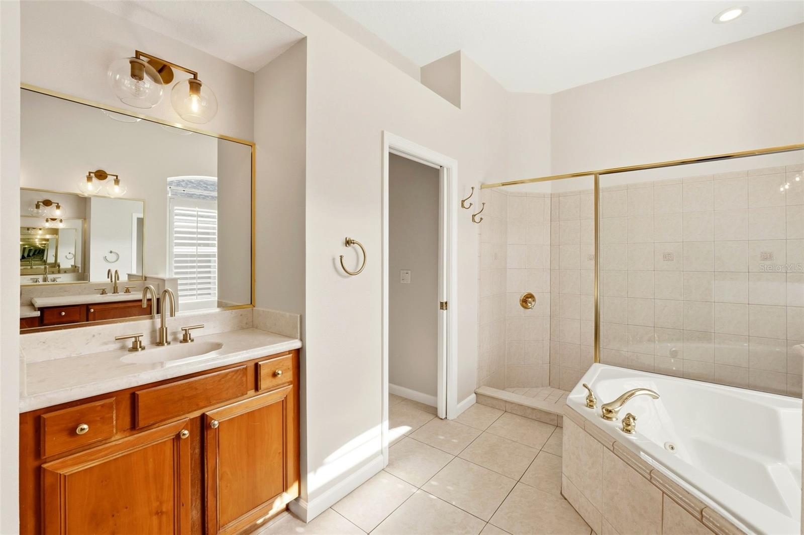 Image 20 of 39 For 270 Lakay Place