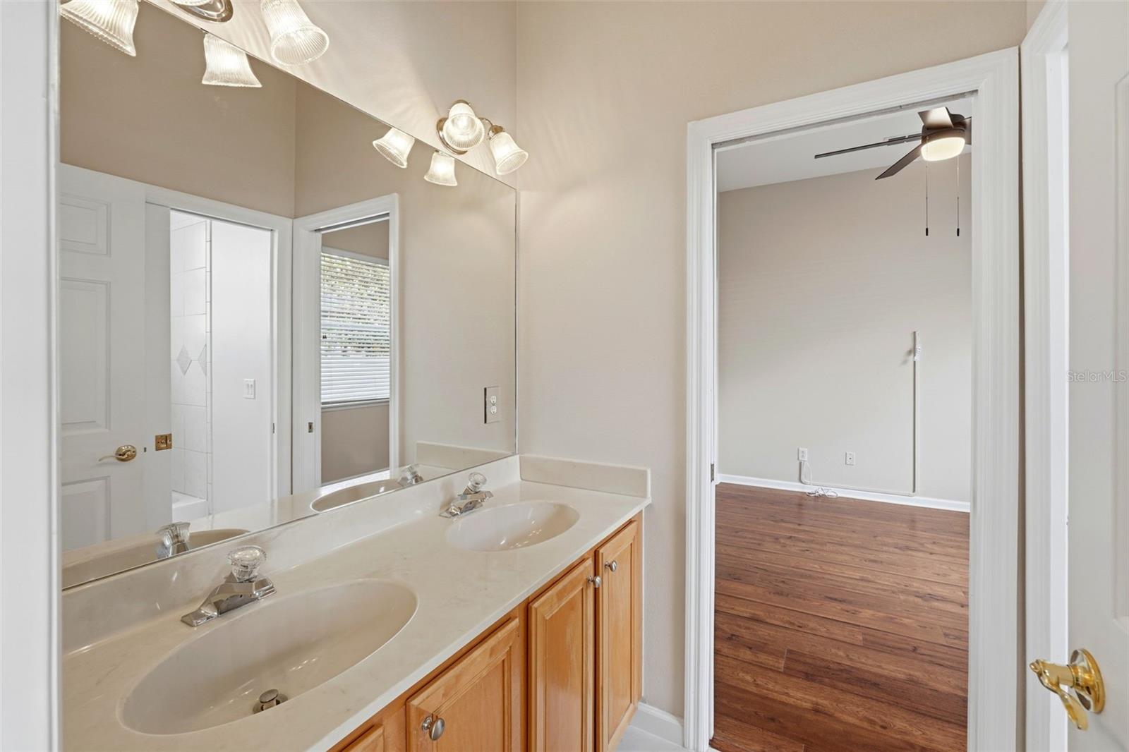 Image 24 of 39 For 270 Lakay Place