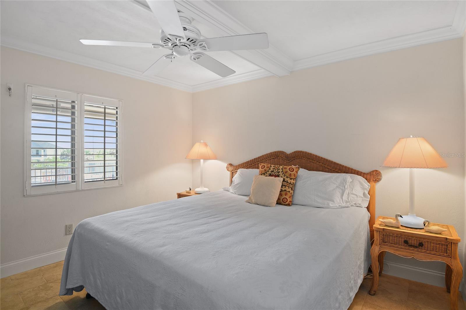 Image 23 of 41 For 5501 Atlantic Avenue 2010