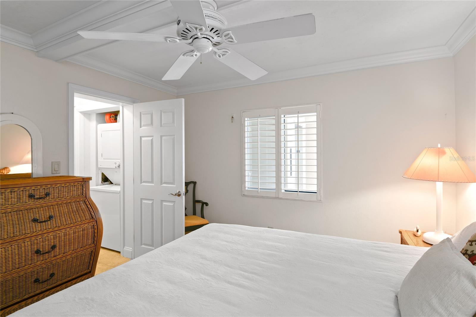 Image 24 of 41 For 5501 Atlantic Avenue 2010